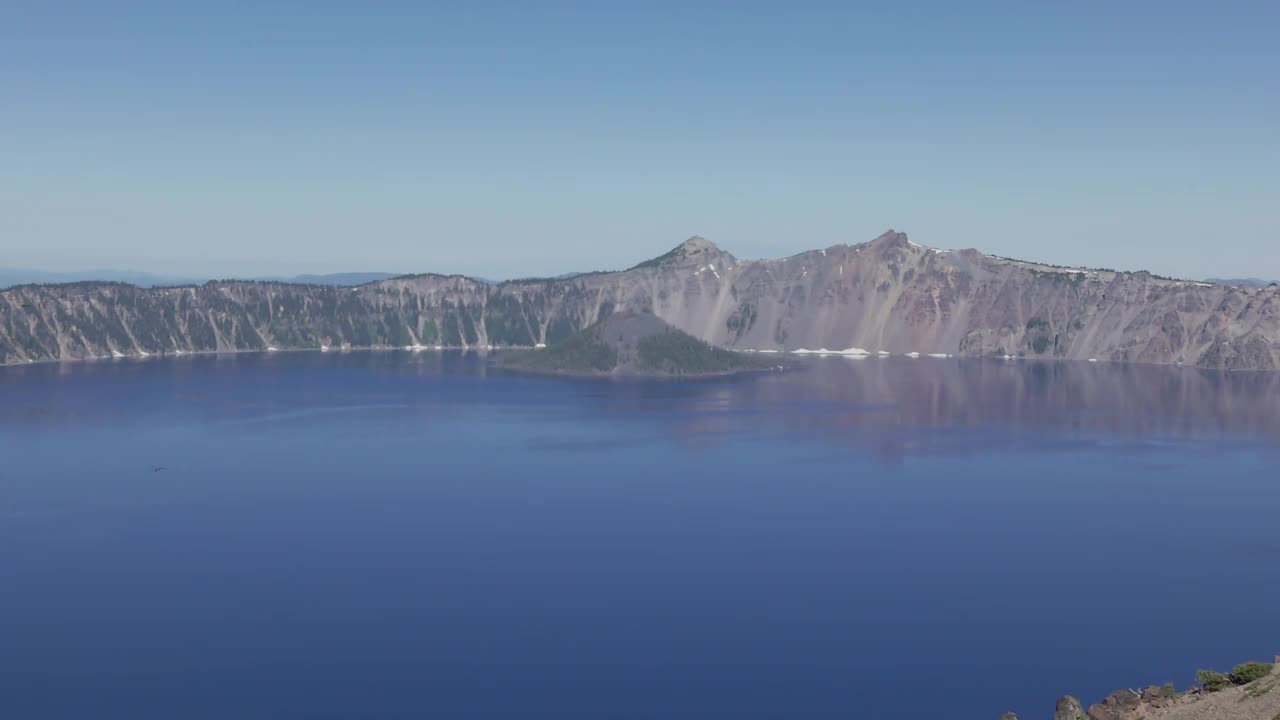 火山口湖的全景，火山口湖国家公园俄勒冈州视频素材