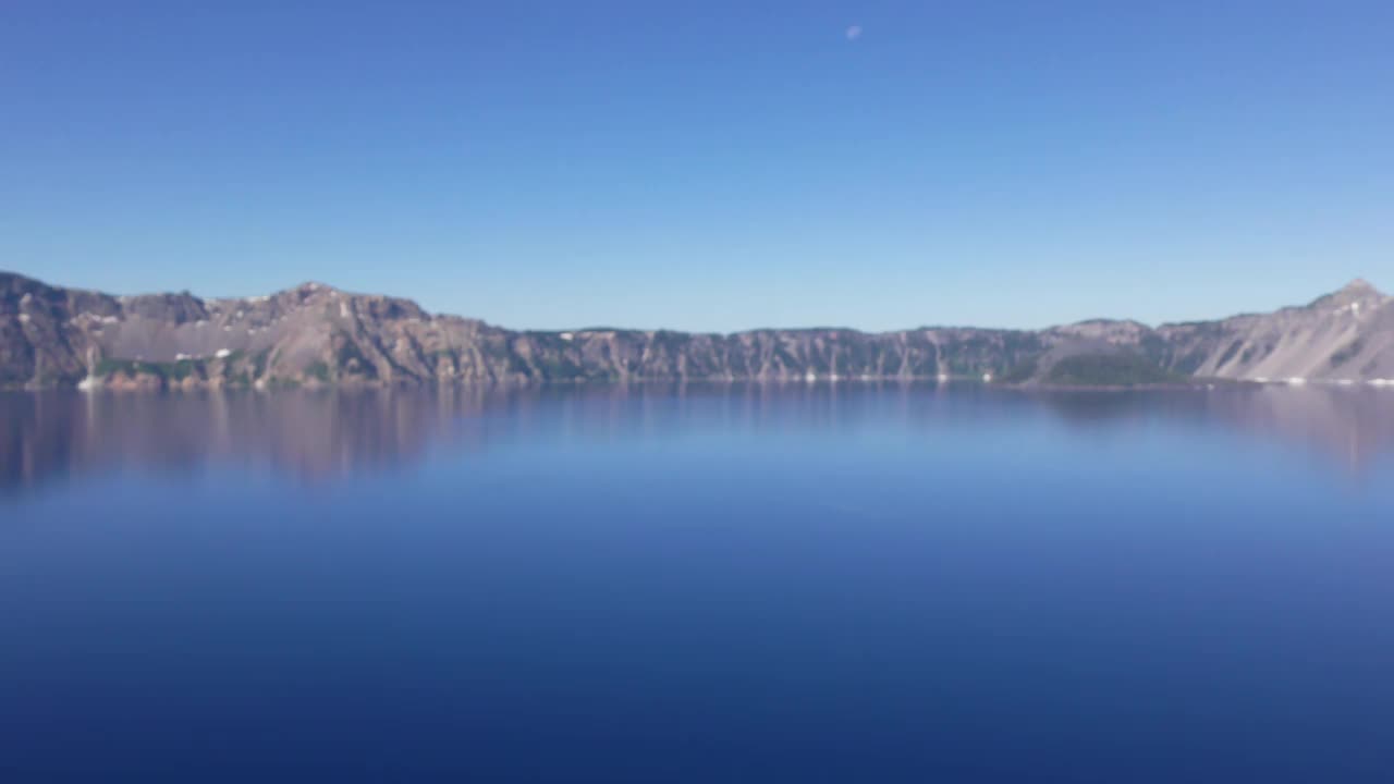 火山口湖的全景，火山口湖国家公园俄勒冈州视频素材