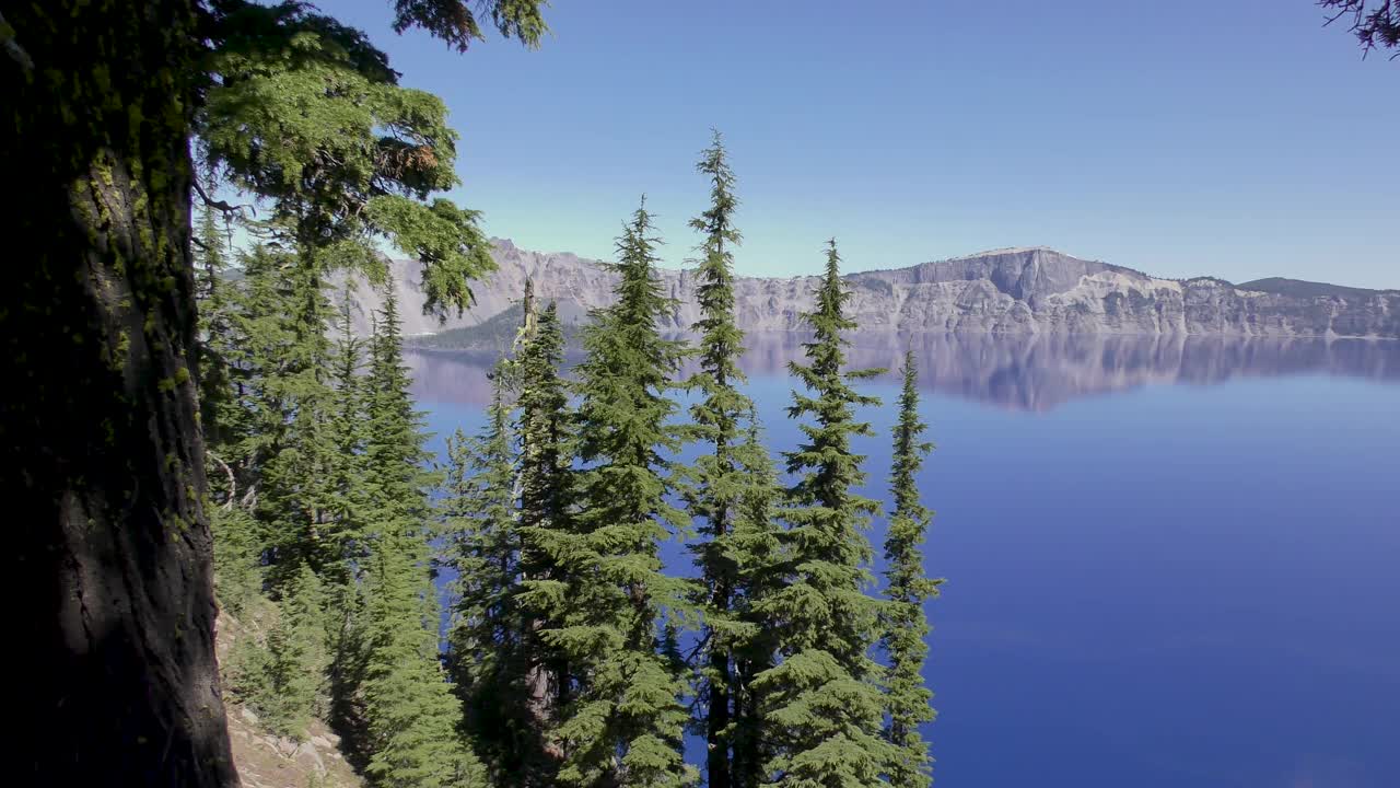 火山口湖的全景，火山口湖国家公园俄勒冈州视频素材