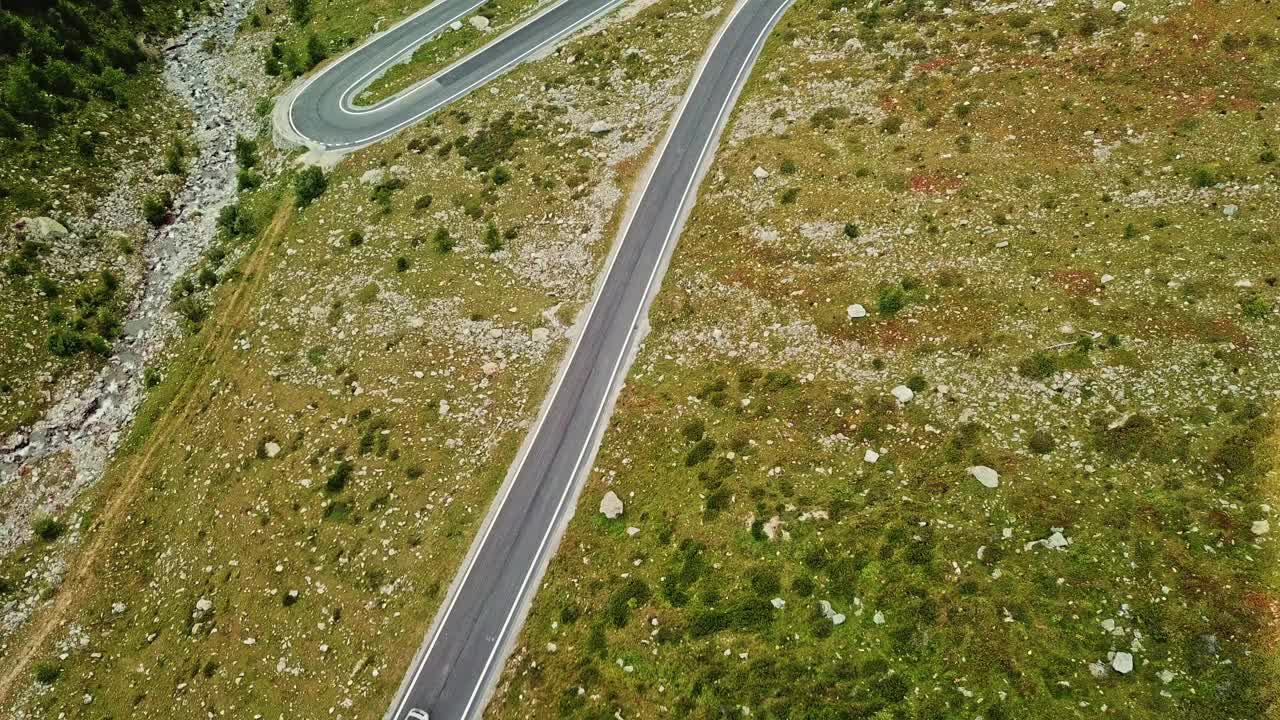 飞越瑞士蜿蜒的道路视频素材