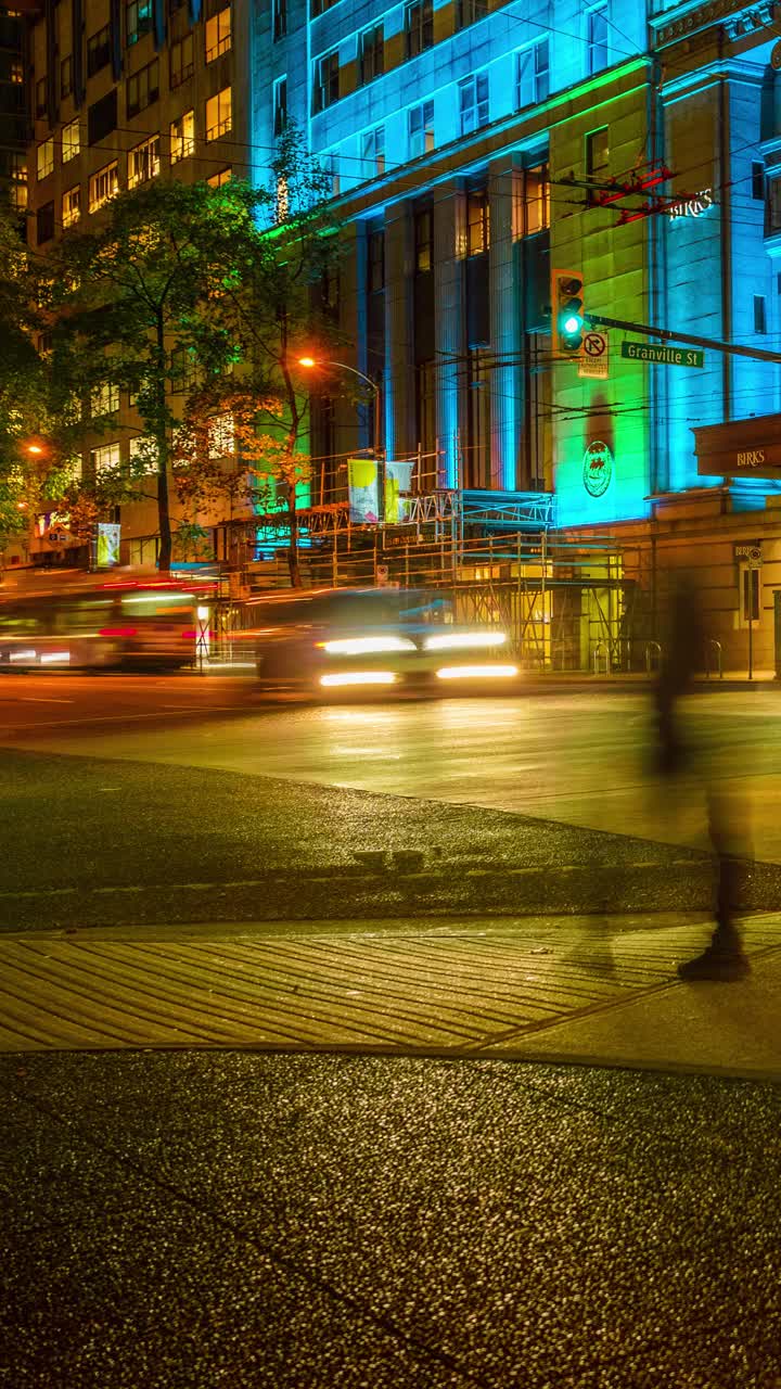 夜晚的温哥华市中心街道视频素材