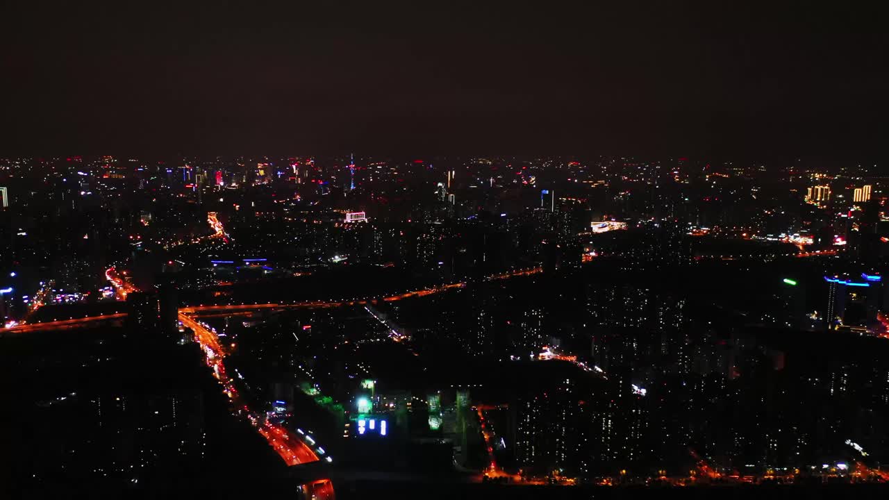 英都龙泉驿夜路场景，交通天空，高楼大厦4k视频视频素材