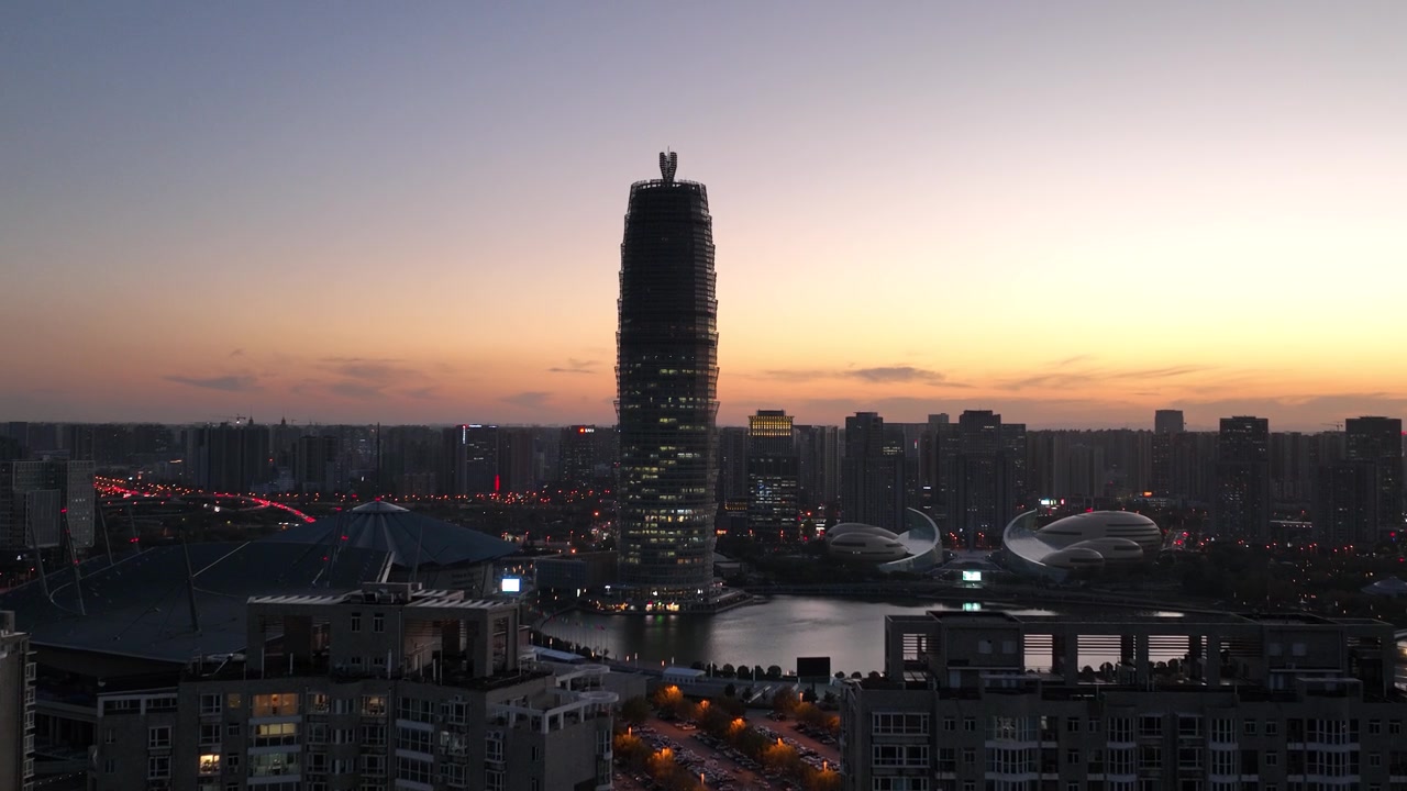日落时分的郑州，中国河南省视频素材画面3