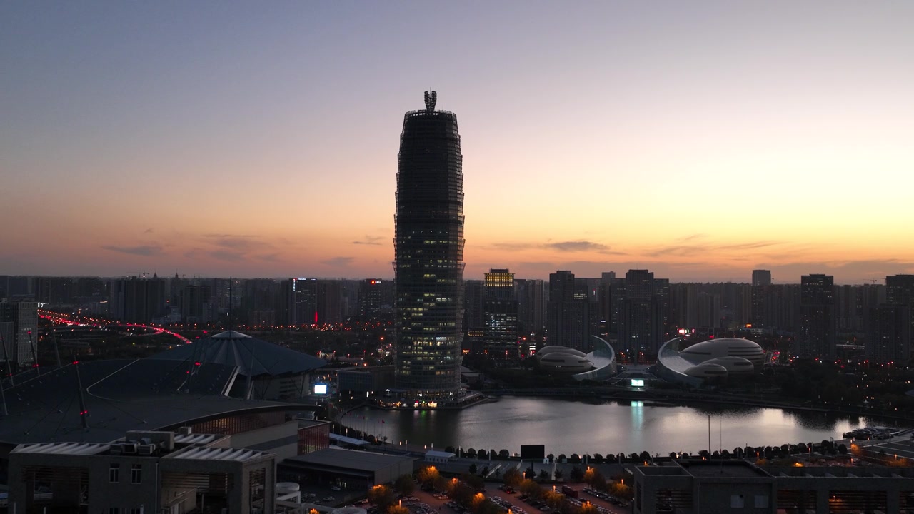 日落时分的郑州，中国河南省视频素材画面4