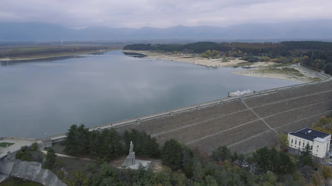 水电大坝，鸟瞰图。以生态为导向。视频素材