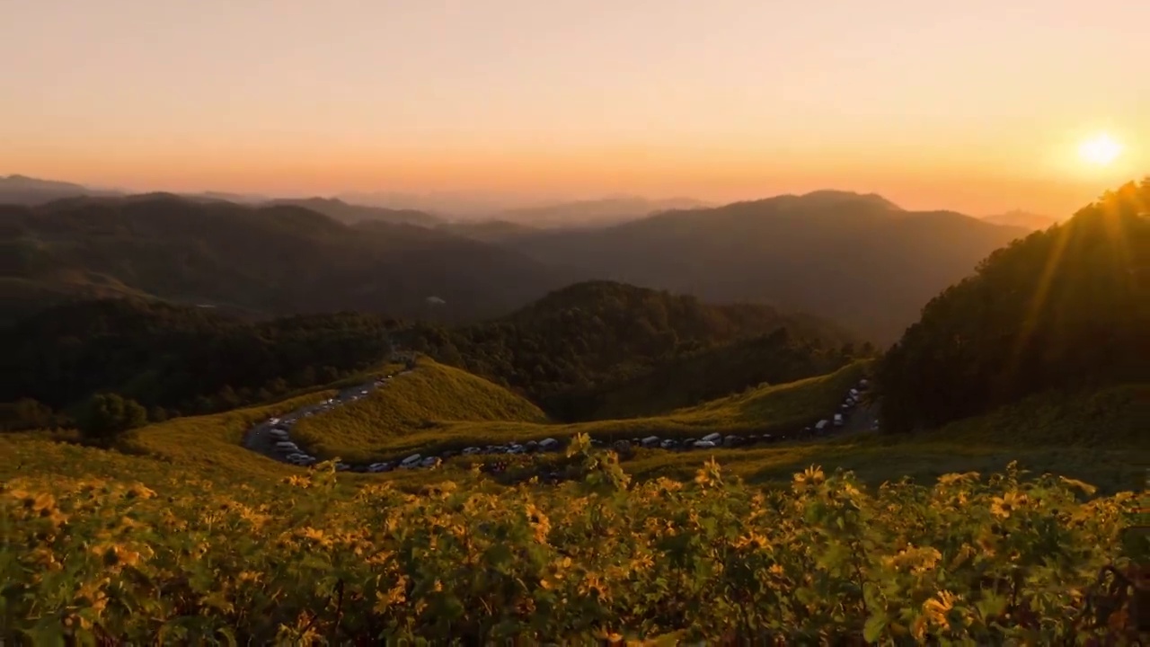 泰国北部省的夏季农业地区，Doi Mae U Kho的通布塘农田视频素材