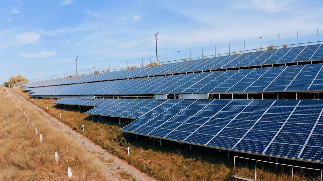 电力工业太阳能电池板领域。可替代环保绿色太阳能技术。视频素材