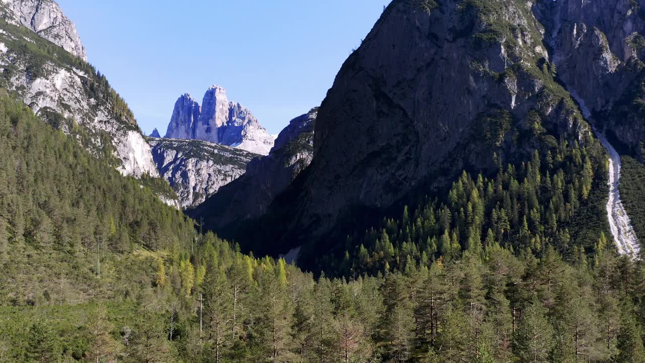 Drei Zinnen (Tre Cime di Lavaredo)山在Sexten白云石从西北视频素材