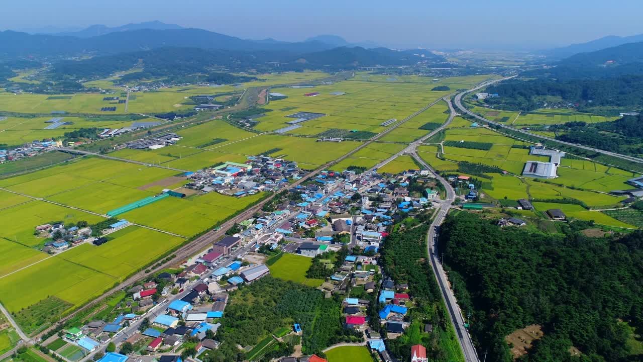 韩国庆尚北道尚州市清里郡的乡村风景视频素材