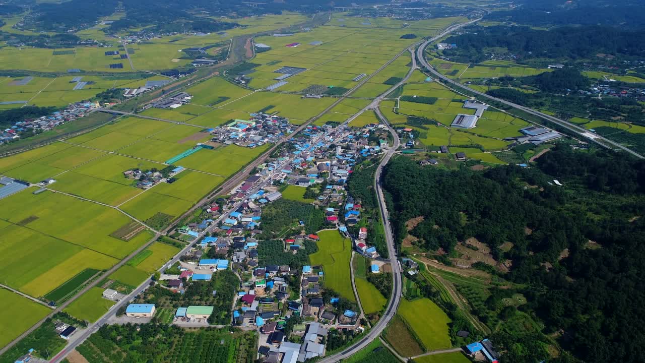 韩国庆尚北道尚州市清里郡的乡村风景视频素材