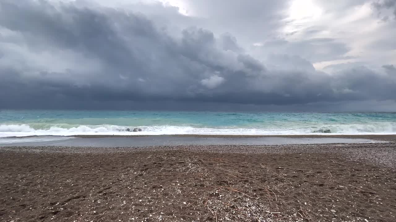 狂风暴雨的一天视频素材