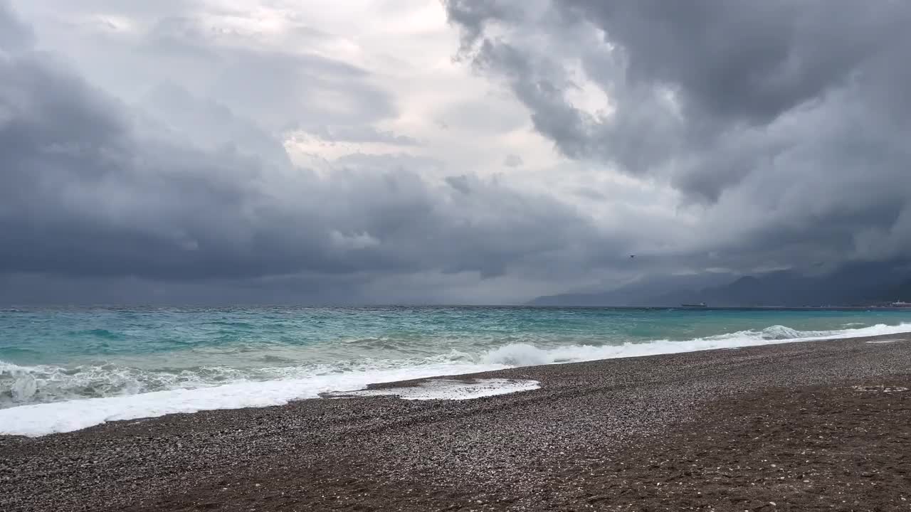 狂风暴雨的一天视频素材