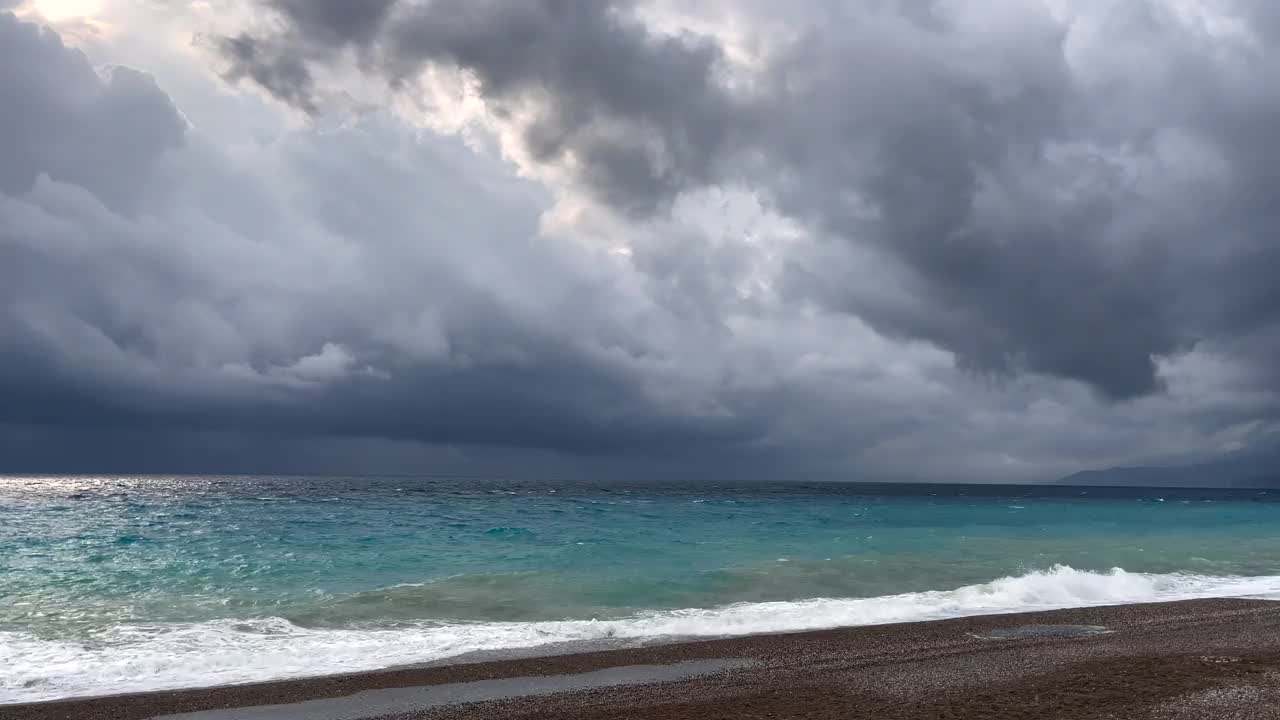 狂风暴雨的一天视频素材