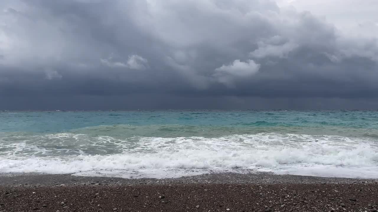 狂风暴雨的一天视频素材