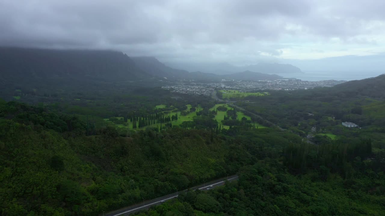 夏威夷瓦胡岛山谷的航拍视频素材