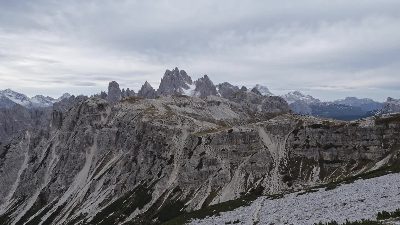 全景的著名山峰白云石，Tre Cime di Lavaredo国家公园，白云石阿尔卑斯山，南蒂罗尔，意大利视频素材