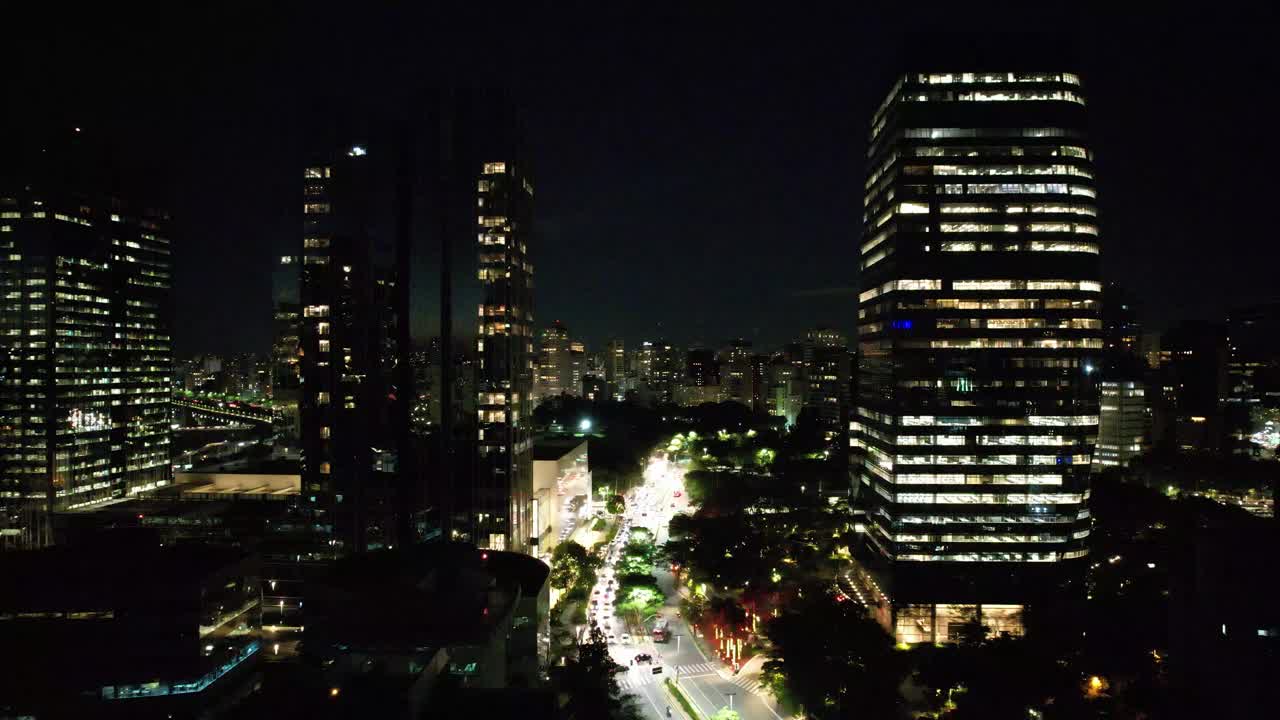 夜间大型城市中心的景色视频素材