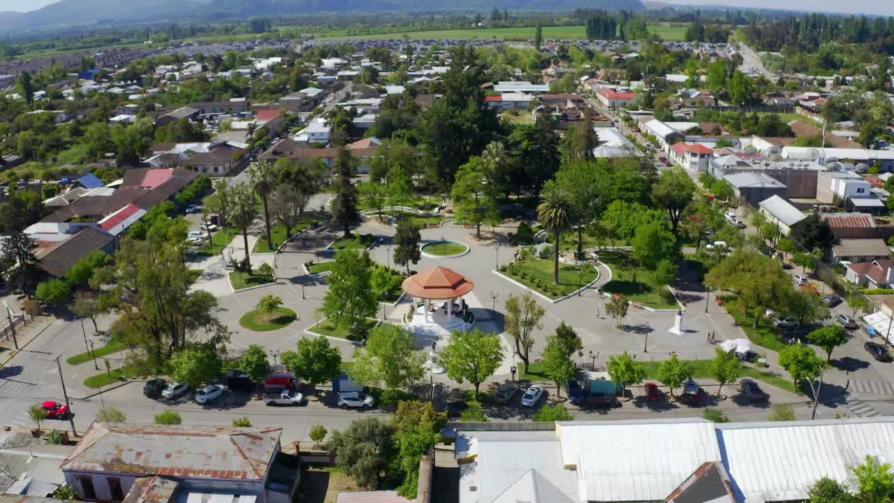 无人机发射轨道媒体空中，Ciudad de san Javier, del maule地区附近的Talca和Curico智利视频下载