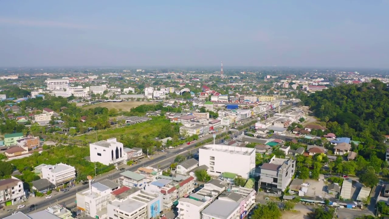 住宅建筑鸟瞰图，Ratchaburi天际线，泰国。亚洲的城市。建筑景观背景。视频素材