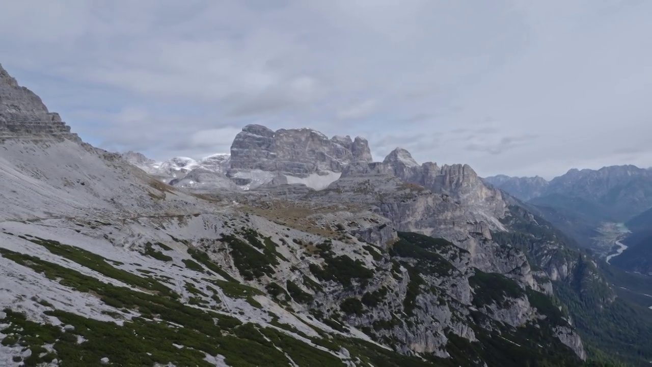 全景的著名山峰白云石，Tre Cime di Lavaredo国家公园，白云石阿尔卑斯山，南蒂罗尔，意大利视频素材