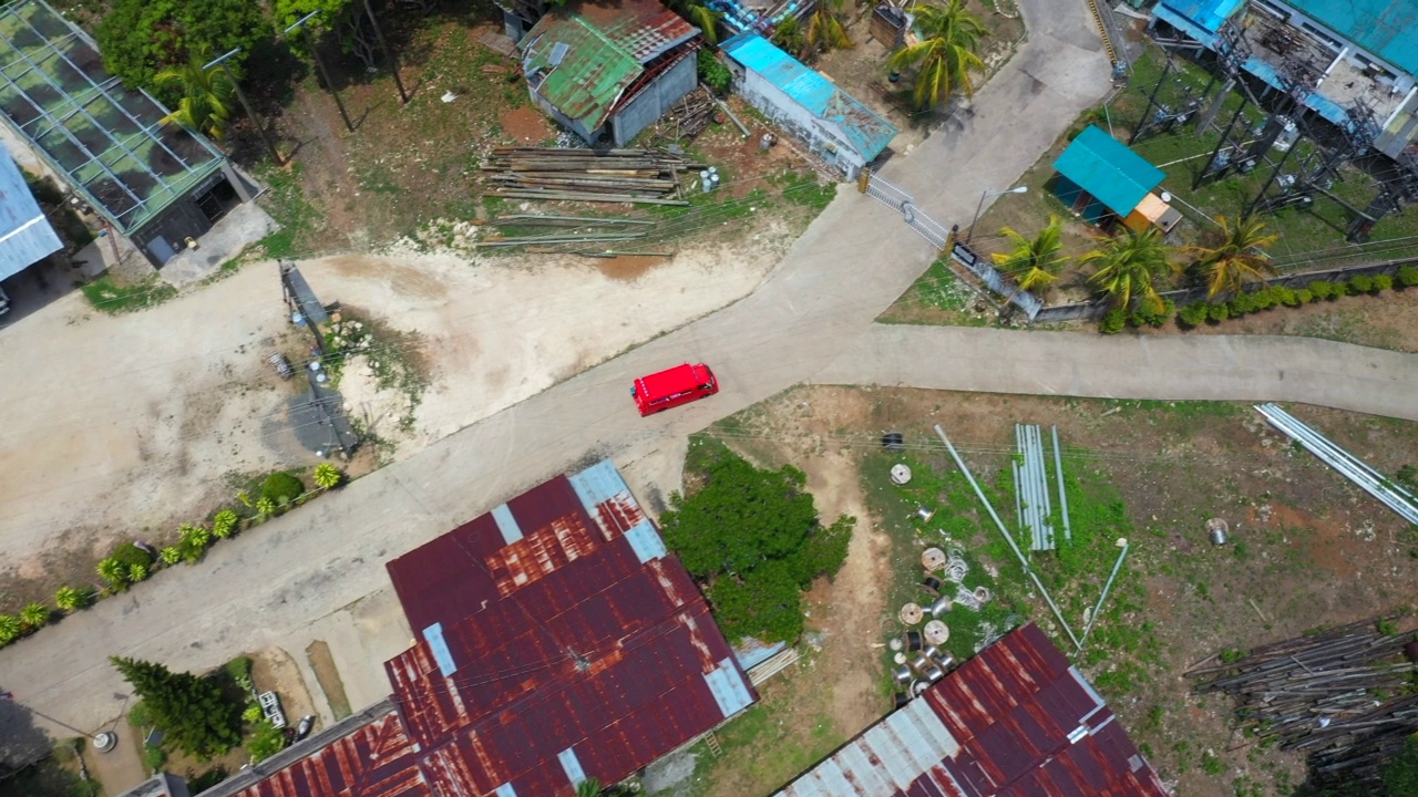 卡莫特斯群岛/菲律宾公路上行驶的汽车视频素材画面3