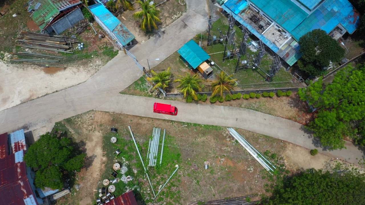 卡莫特斯群岛/菲律宾公路上行驶的汽车视频素材画面4