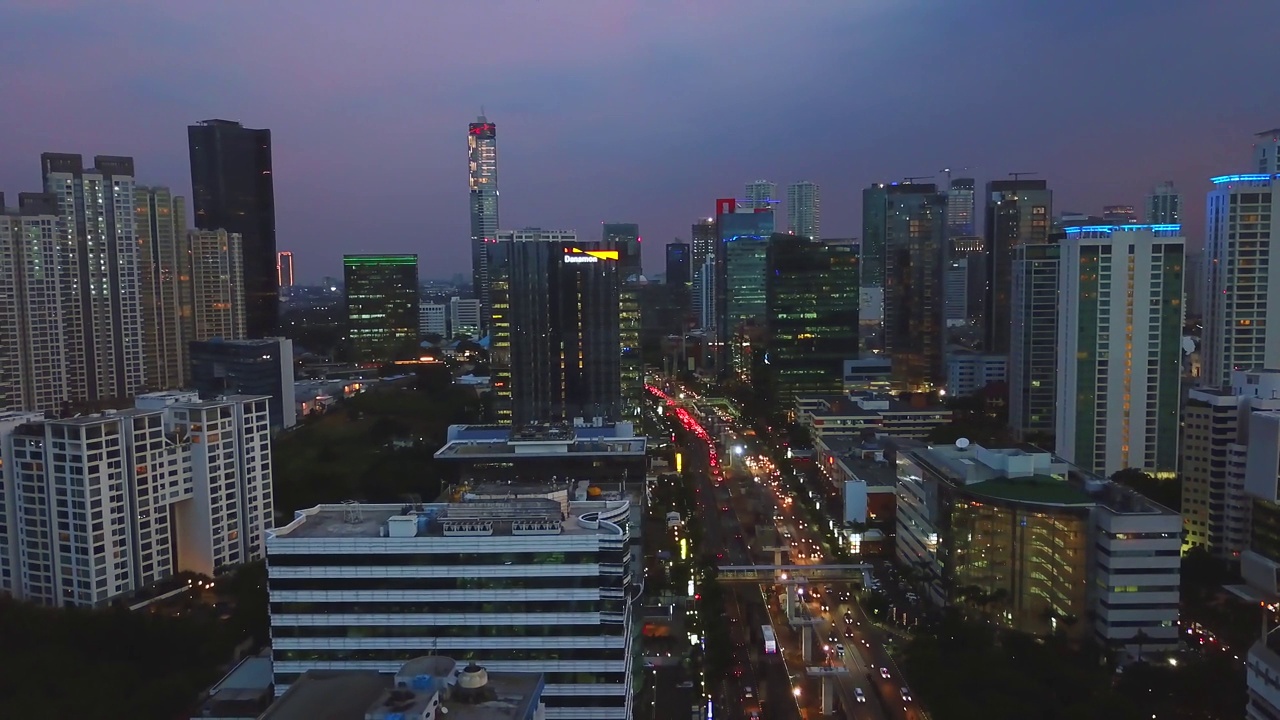 雅加达的摩天大楼夜景视频素材