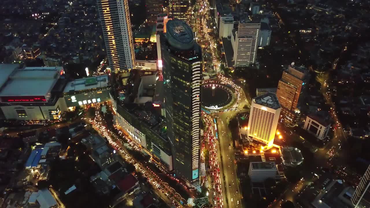 印度尼西亚酒店的环岛夜景视频素材