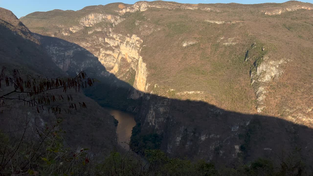 Chiapas的Sumidero峡谷航拍视频素材