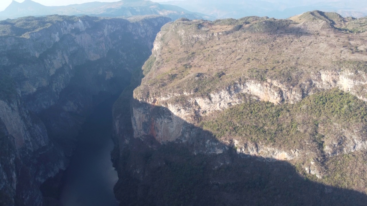 Chiapas的Sumidero峡谷航拍视频素材