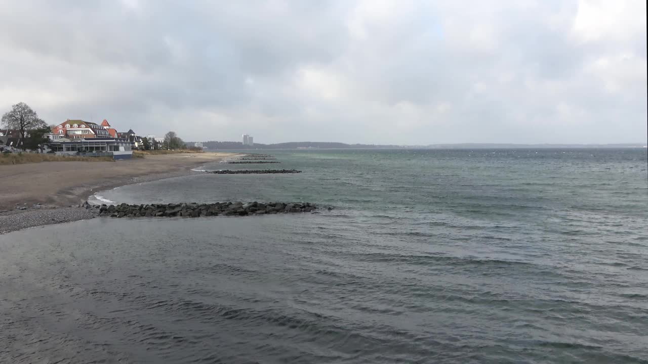 暴风雨天气下的波罗的海。视频素材