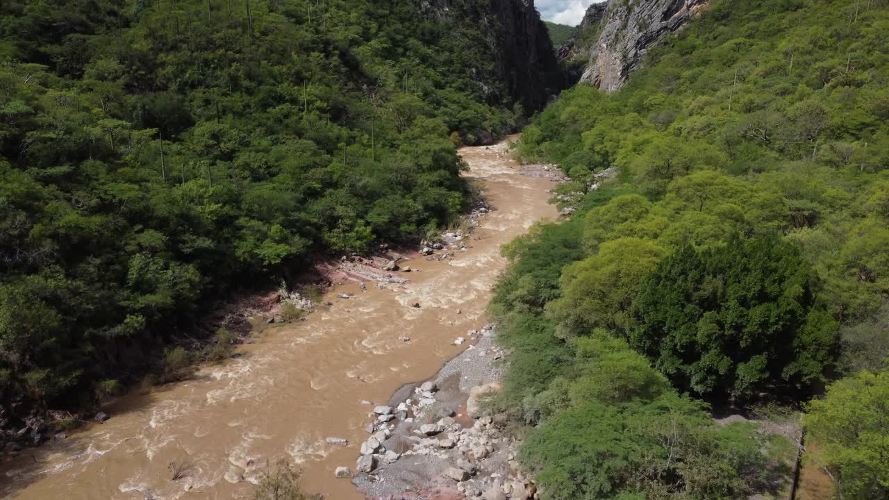 该峡谷的航拍Tonalá被称为圣多明戈峡谷，也被称为波开隆峡谷视频素材