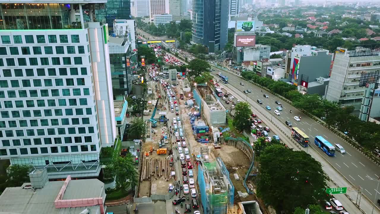 雅加达道路建设的鸟瞰图视频素材