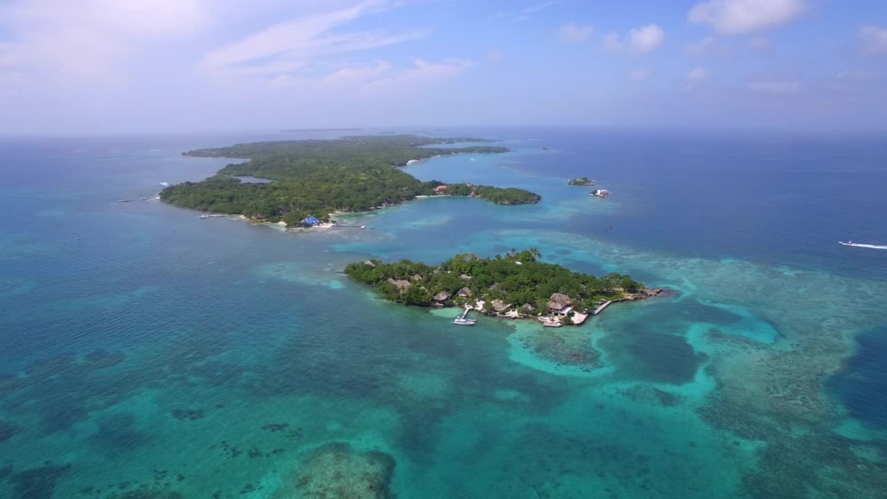 罗萨里奥群岛的鸟瞰图(西班牙语:Islas del Rosario)卡塔赫纳海岸，加勒比海岸地区，哥伦比亚视频素材