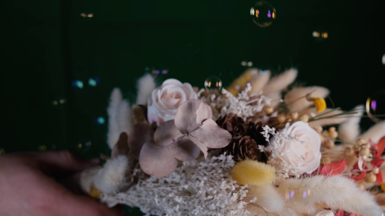 花束和泡沫视频素材画面1