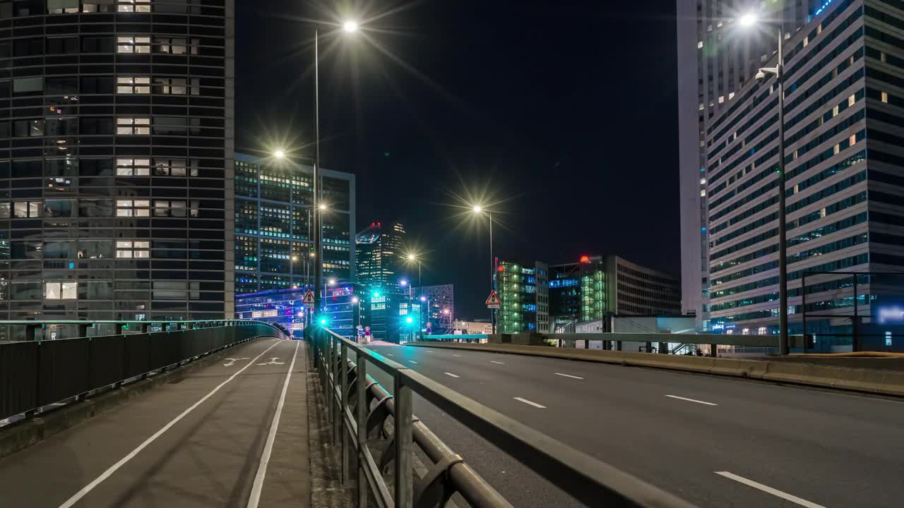 拉德芳斯商业区夜晚的交通信号灯视频素材