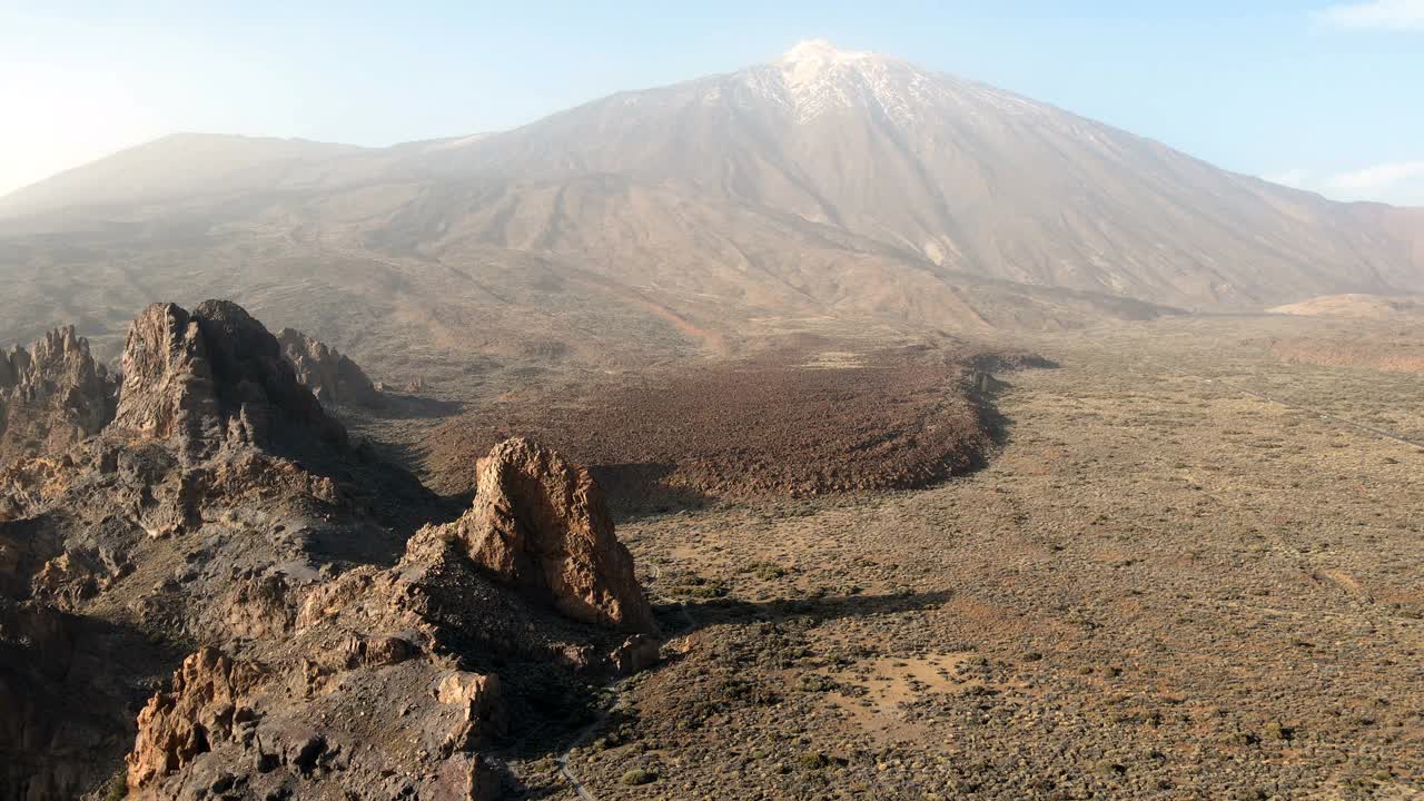 从空中俯瞰火山景观视频素材