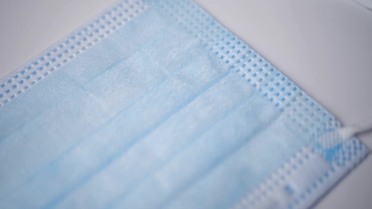 有人带了医用口罩视频素材画面3