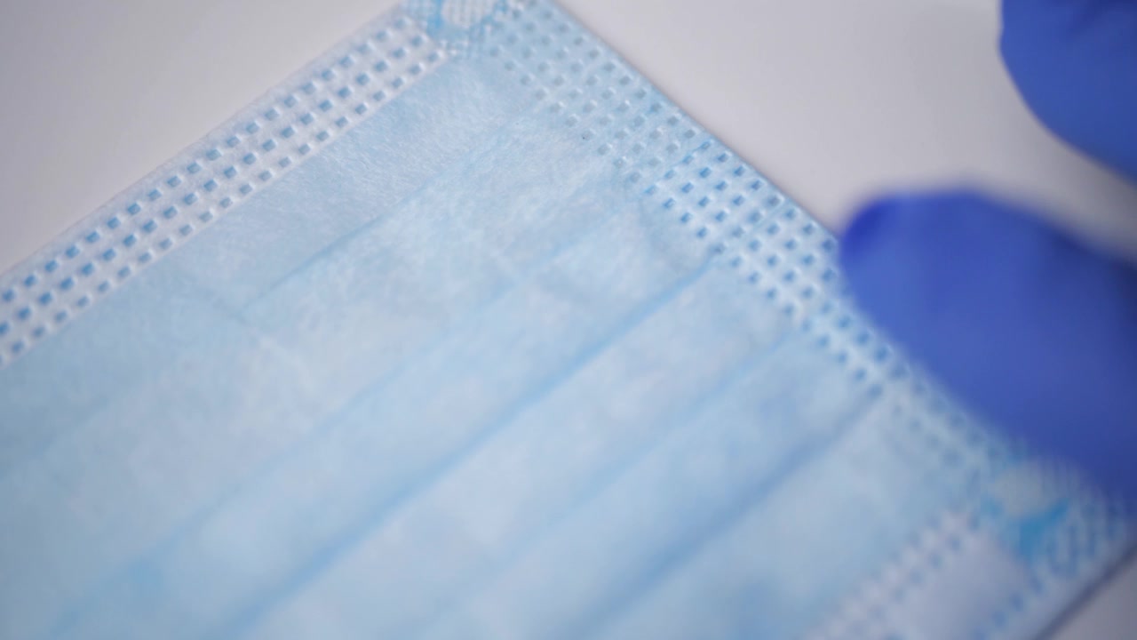 有人带了医用口罩视频素材画面4