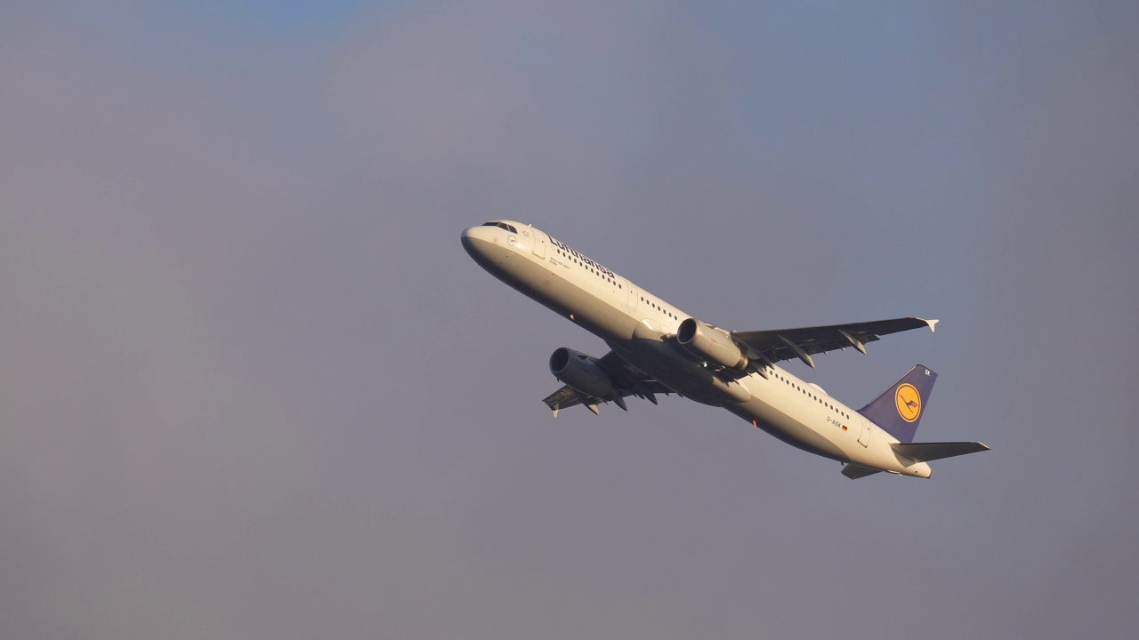 汉莎航空公司飞机起飞视频素材