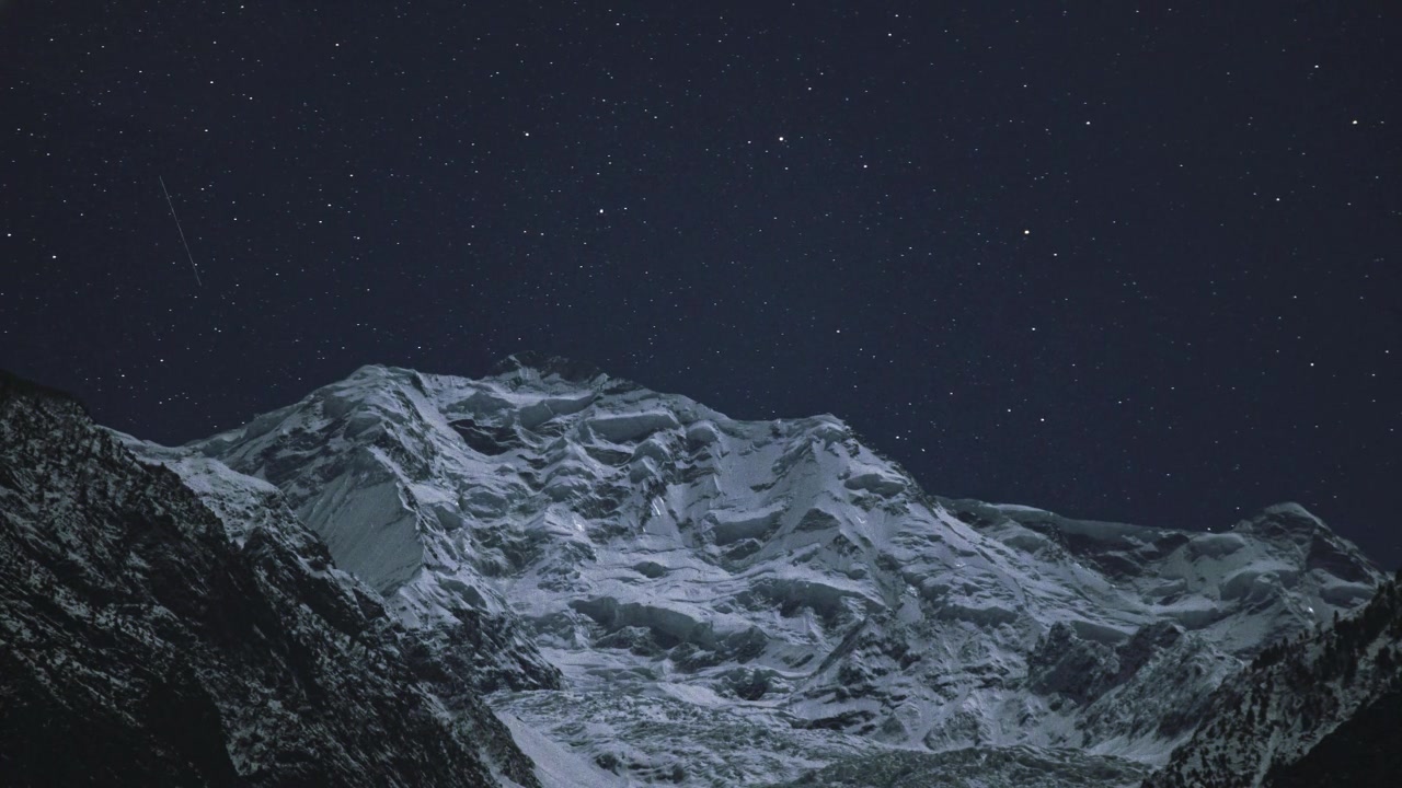 恒星星系在Rakaposhi山移动的时间间隔视频素材画面2