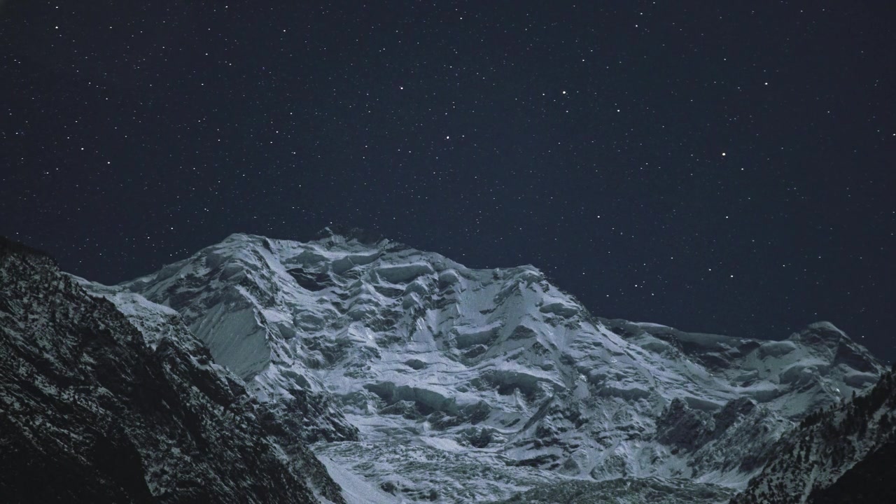恒星星系在Rakaposhi山移动的时间间隔视频素材画面3