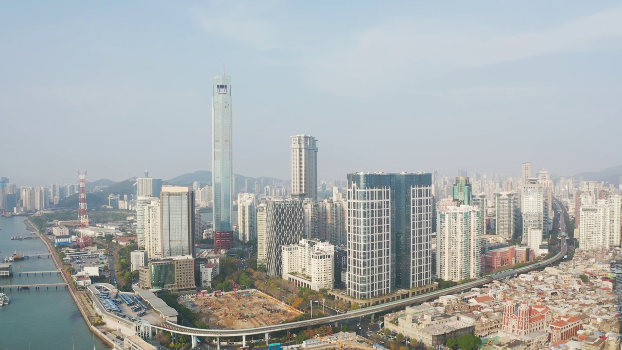 现代沿海城市航拍视频素材画面1