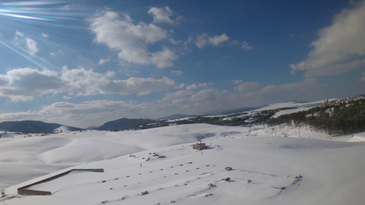 鸟瞰雪山景观视频素材