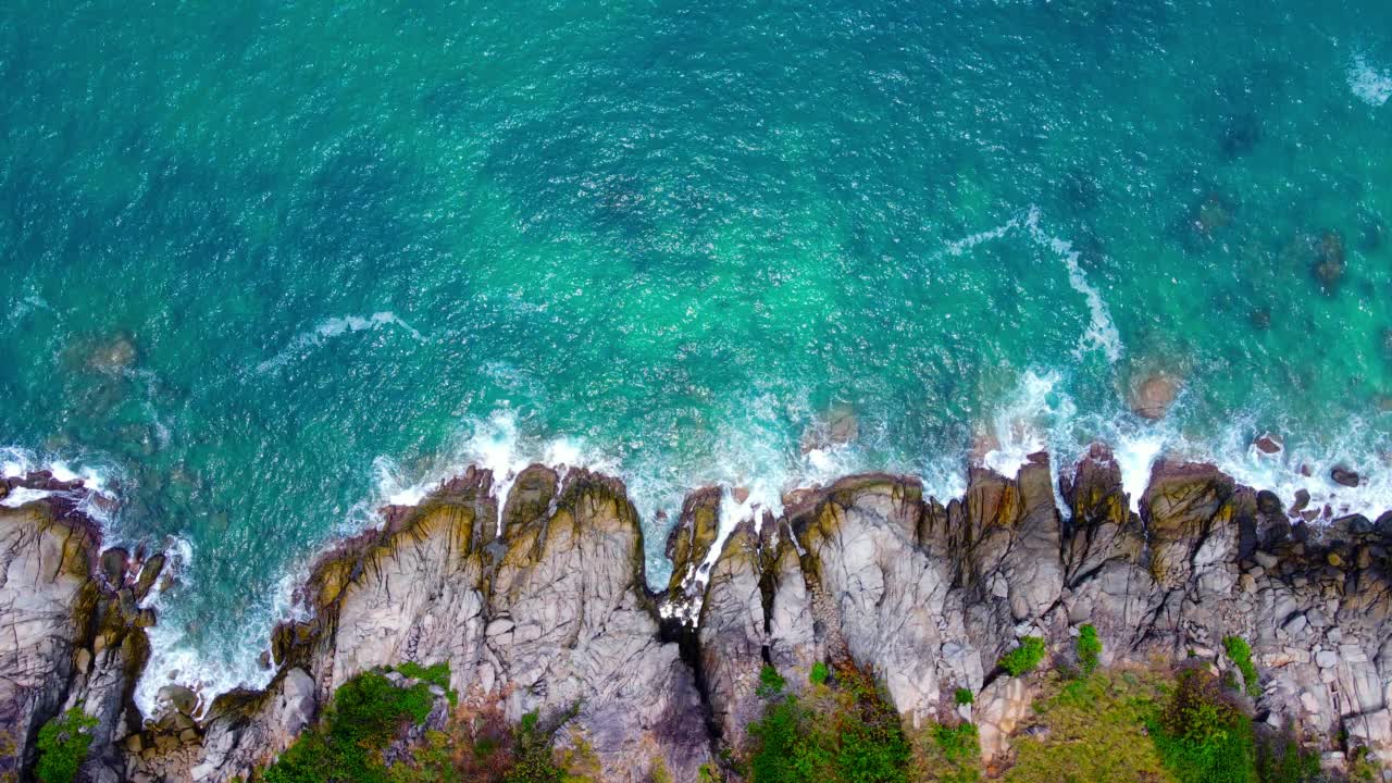 水流入水中视频素材