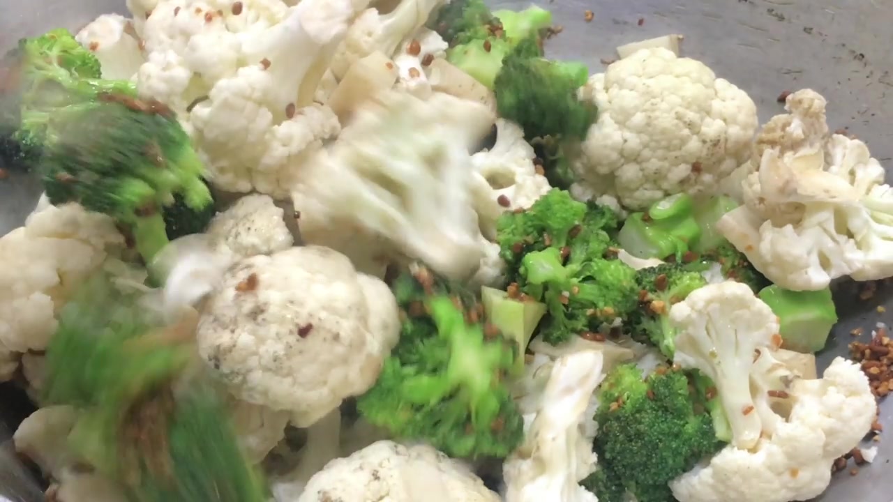 西兰花和花椰菜视频素材画面3