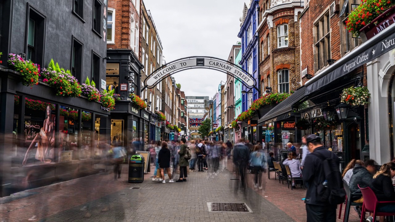 英国伦敦卡纳比街——时间流逝视频素材画面3