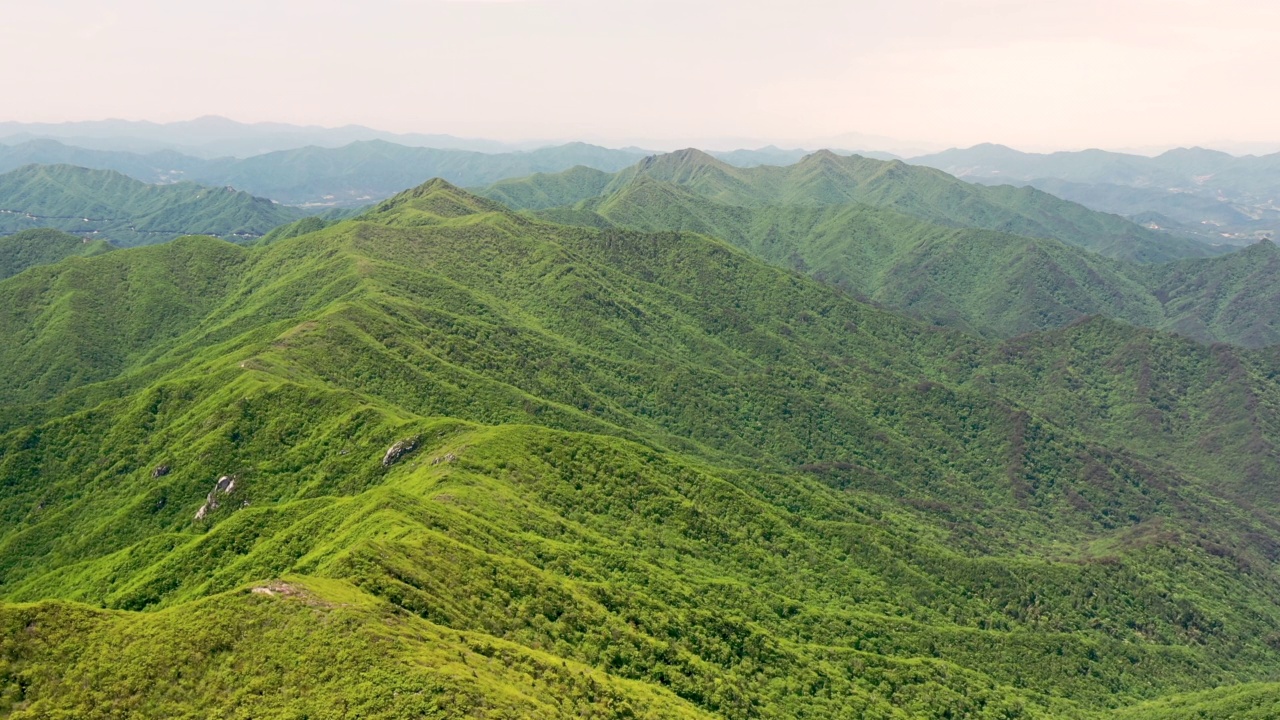 鸟瞰图-山景在春天/韩国视频素材