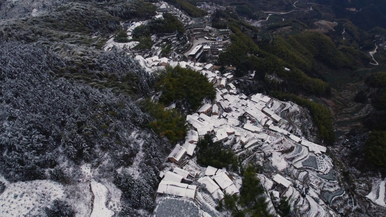 暮华雪覆山腰村视频下载