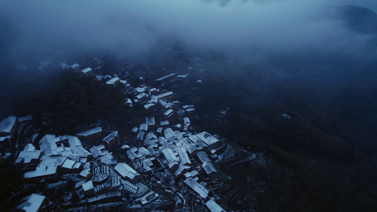 暮华雪覆山腰村视频下载